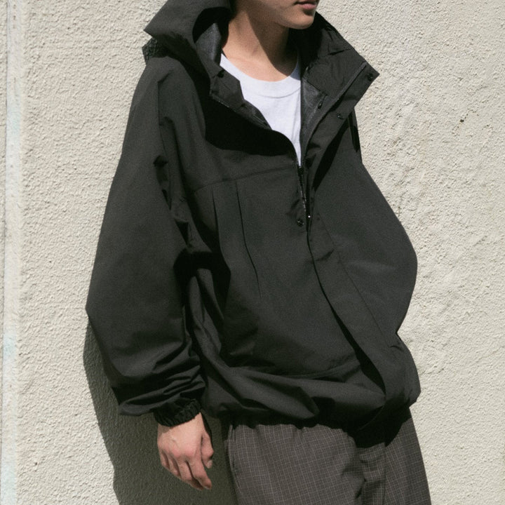 ES.U Nylon Wind Hoodie 着用ルック(BLACK)