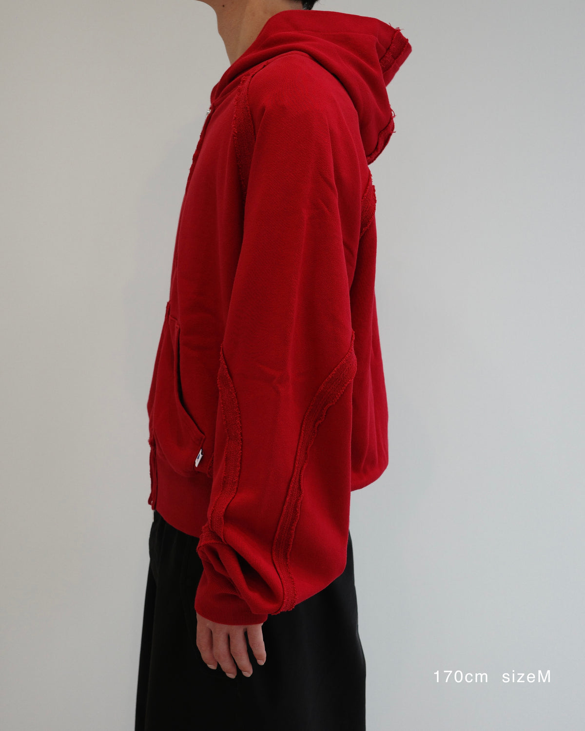 着用イメージ RED / sizeM 170cm（サイド）