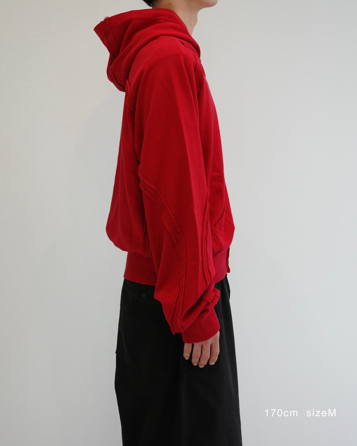 着用イメージ RED / sizeM 170cm（サイド）