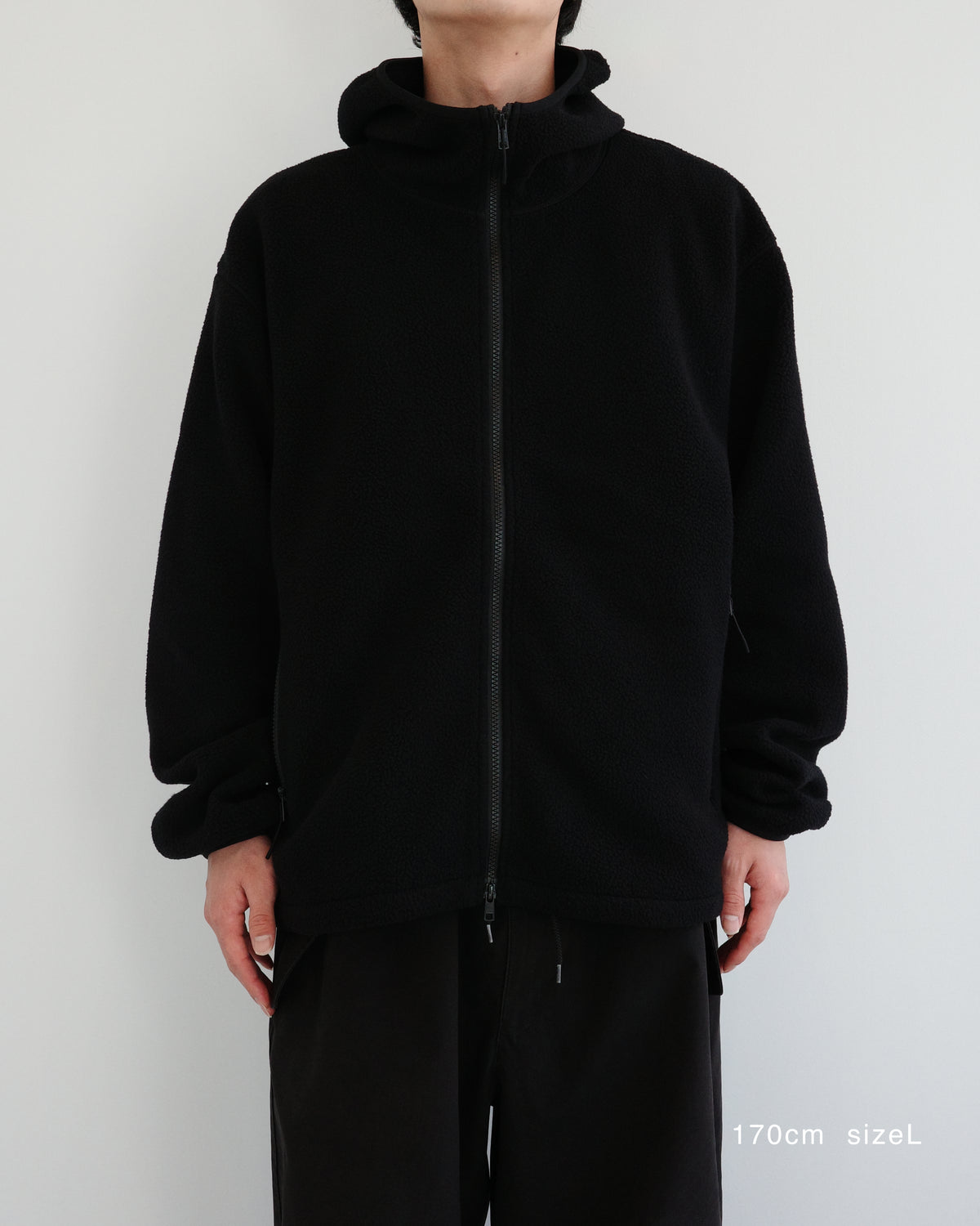 着用イメージ BLACK / sizeL 170cm（正面）