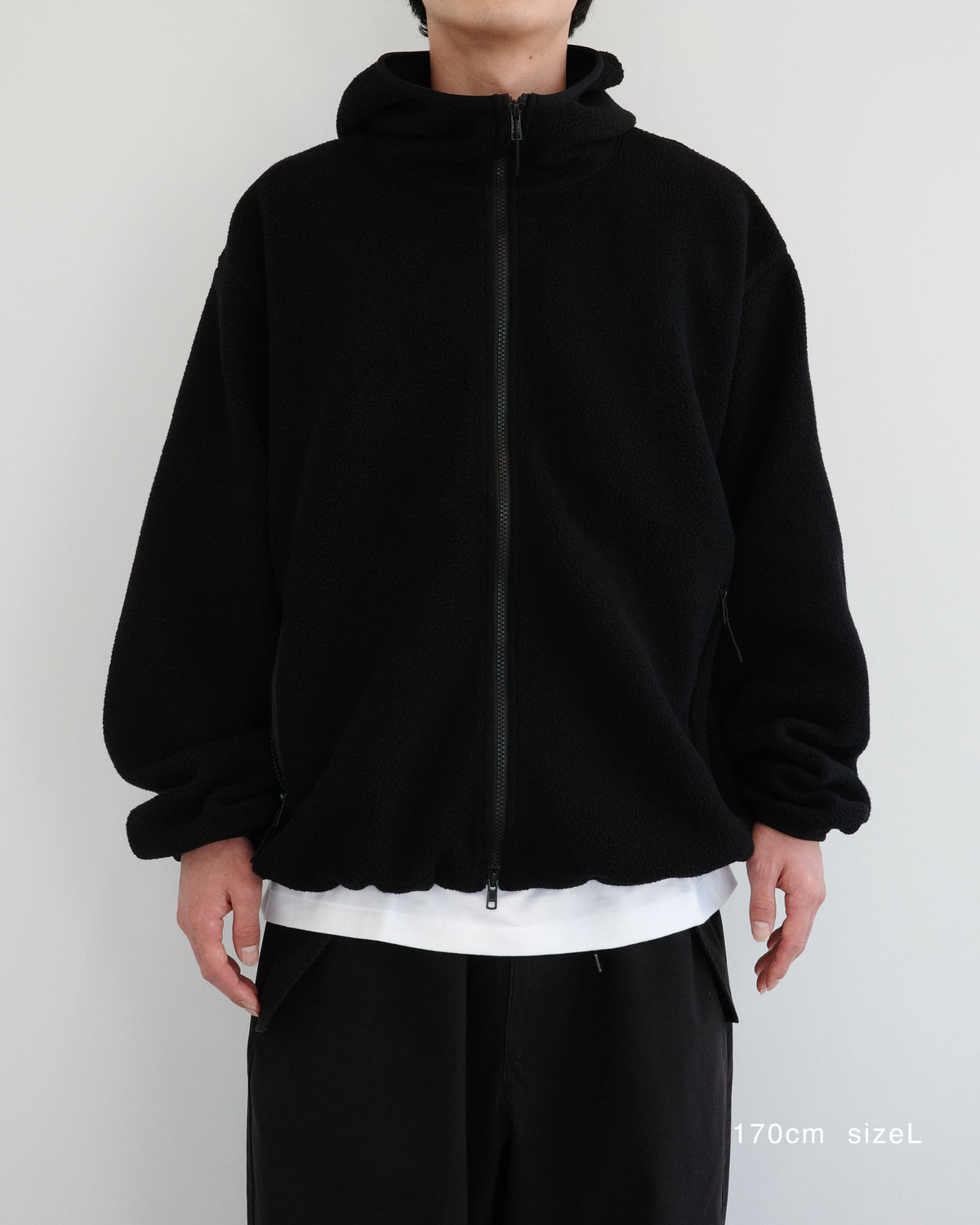 着用イメージ BLACK / sizeL 170cm（正面）