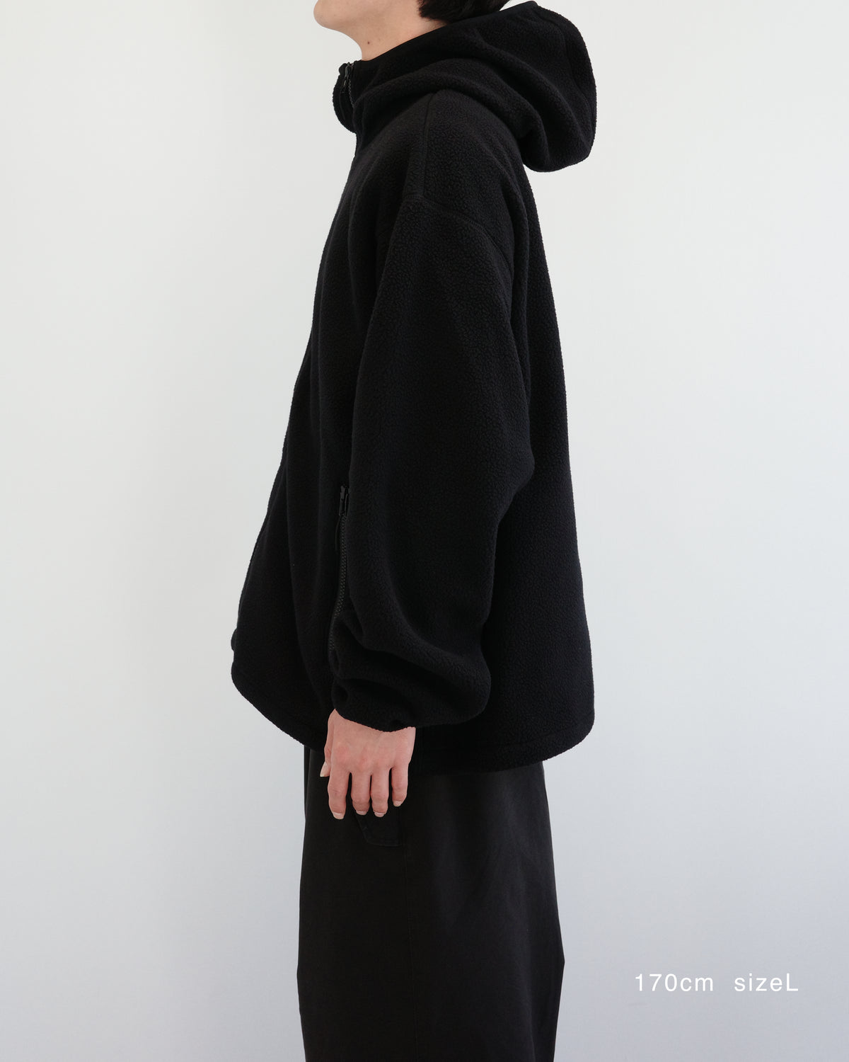 着用イメージ BLACK / sizeL 170cm（サイド）