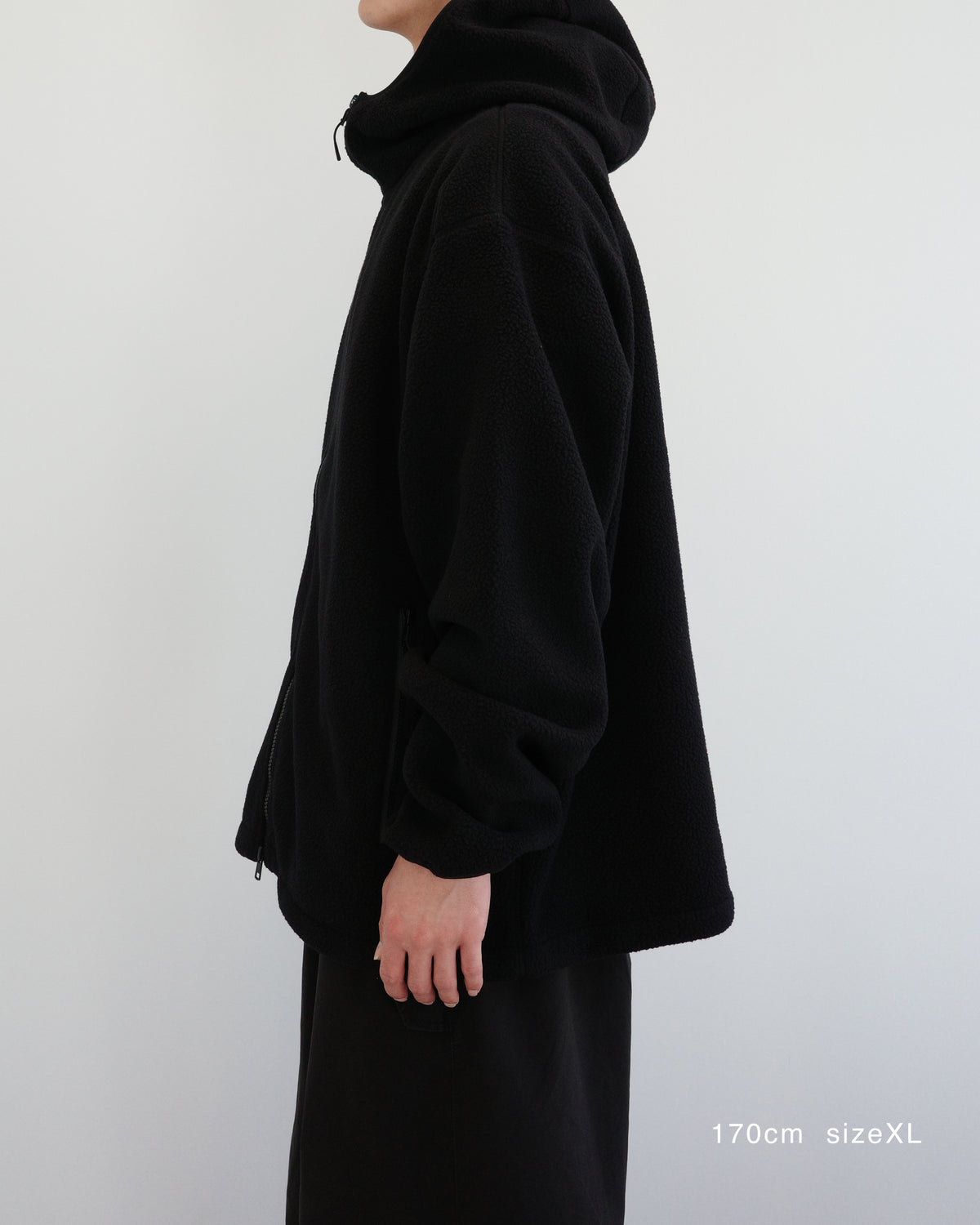 着用イメージ BLACK / sizeXL 170cm（サイド）