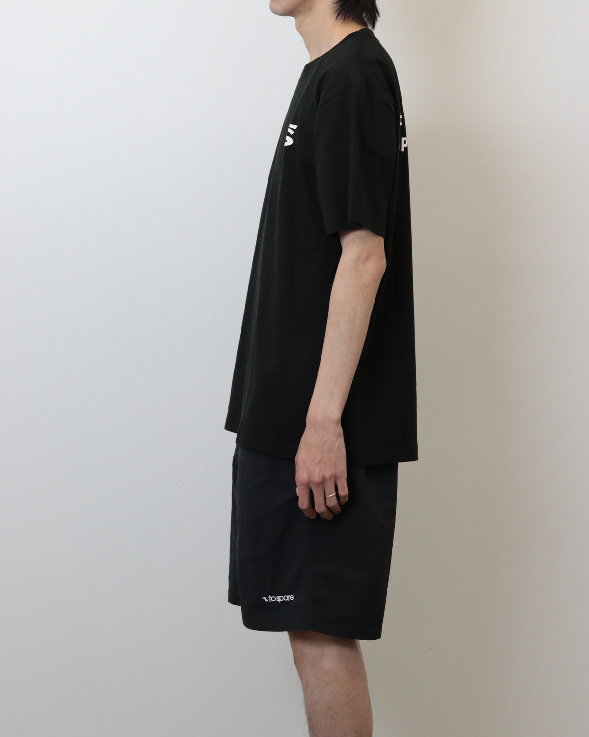 EMBLEM LOGO TEE（BLACK）