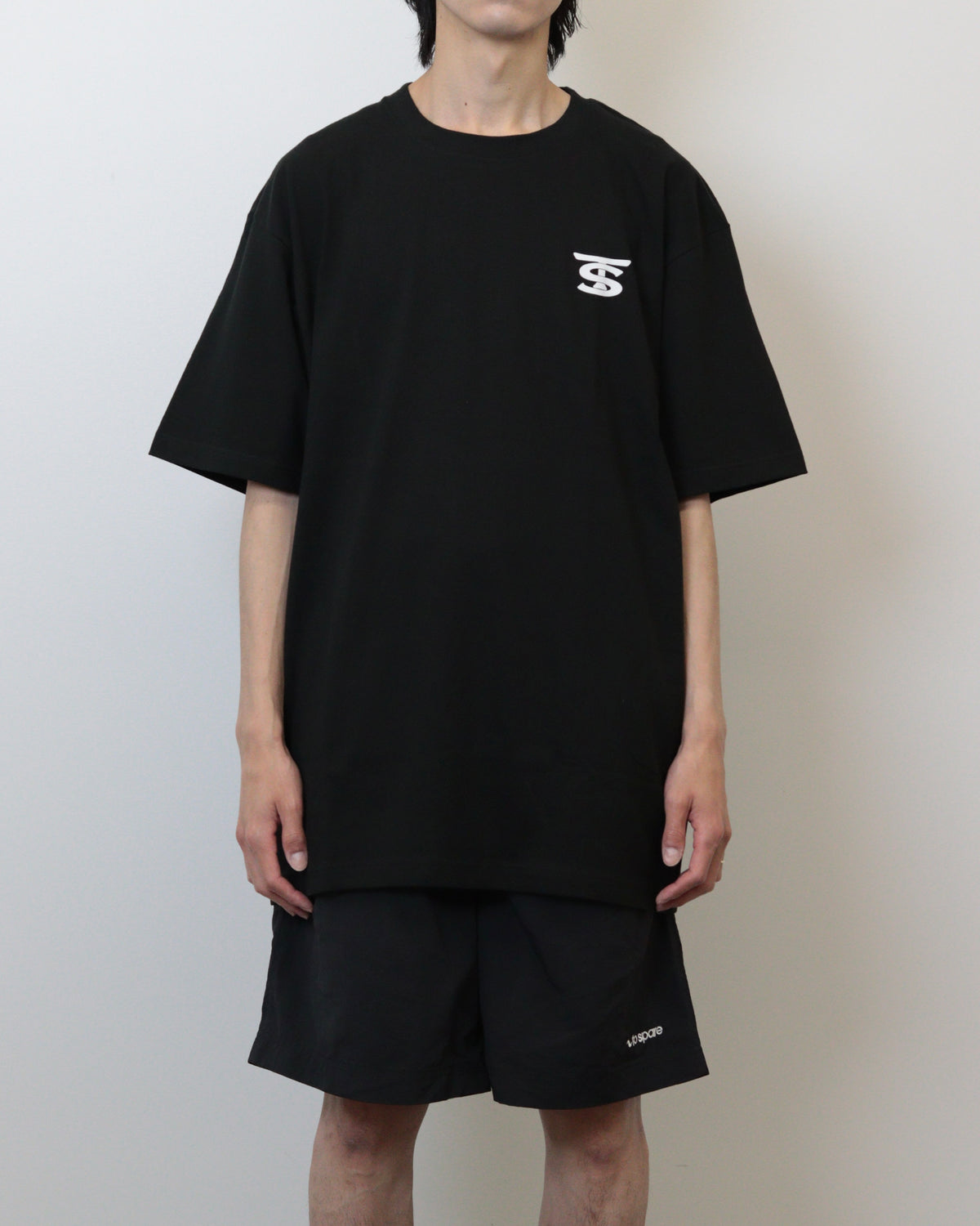 EMBLEM LOGO TEE（BLACK）